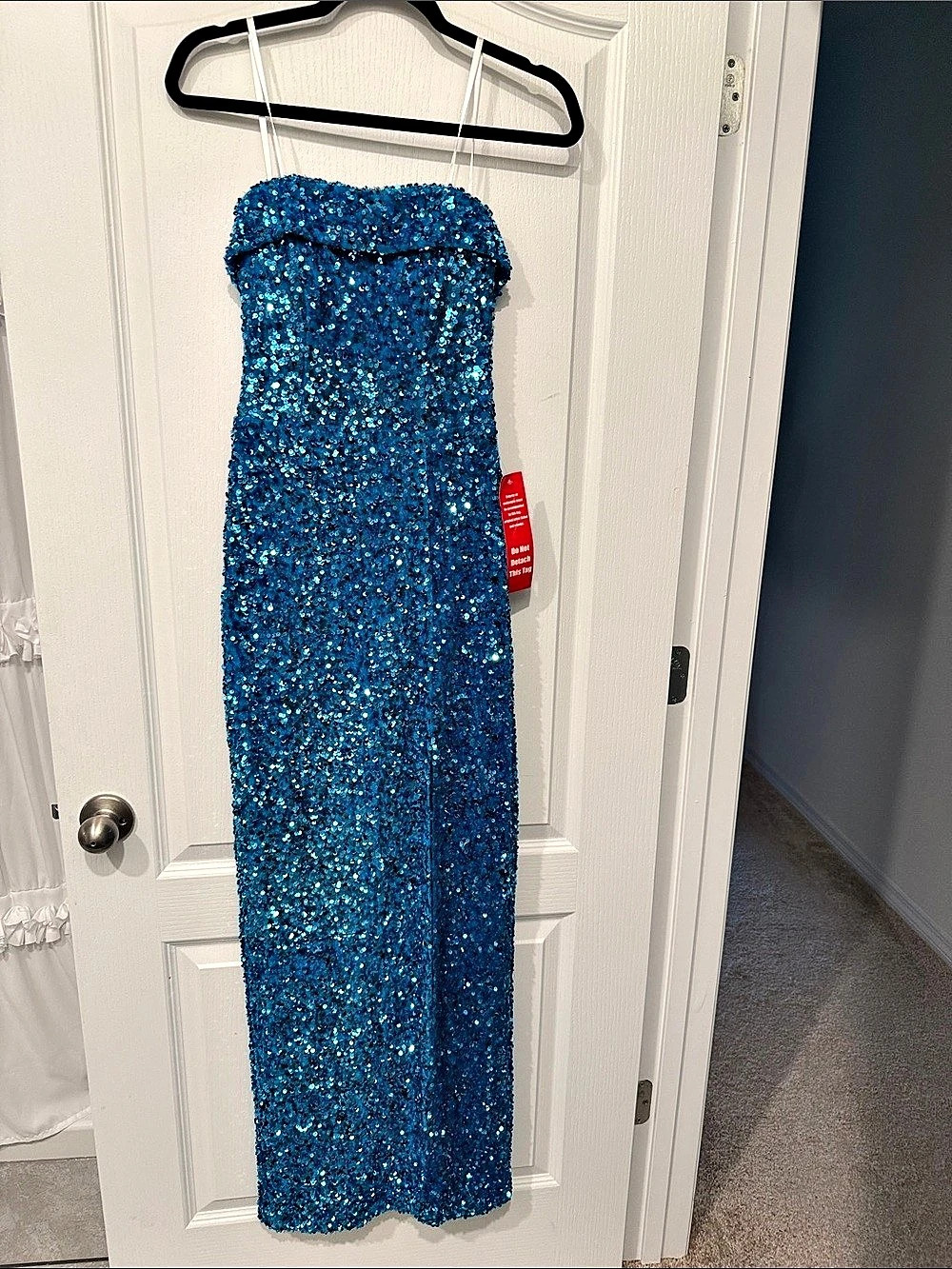 B. Smart Sequin Maxi Dress in Royal Blue
Size 9/10
NWT
